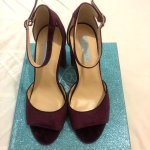 Burgundy / Velvet open toe pumps.